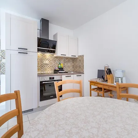Melania & Antonia Apartman *