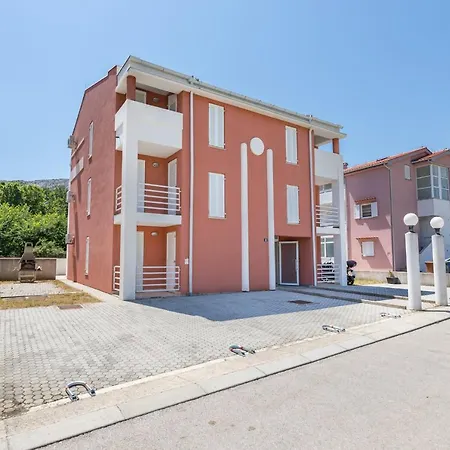 Melania & Antonia Apartman *
